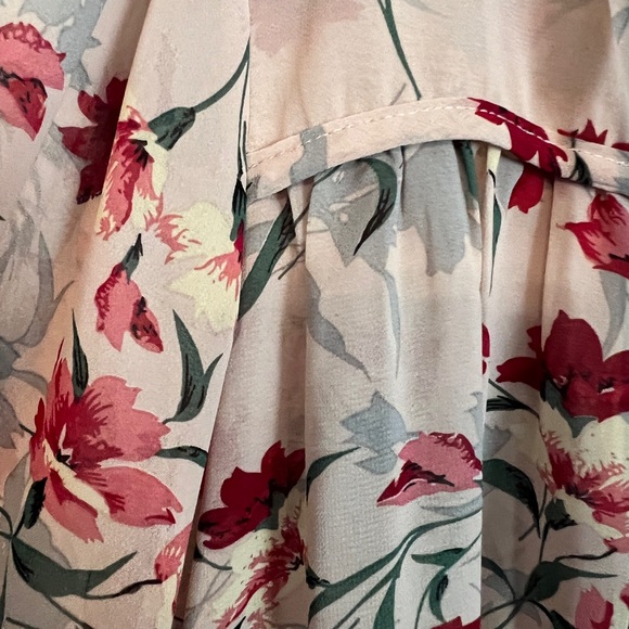 Stunning Blouse - Picture 2 of 3